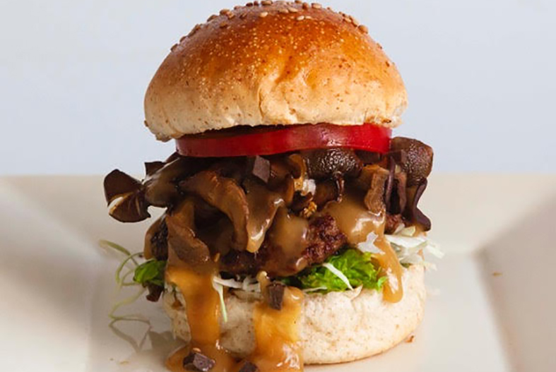 信州きのこバーガ黒トリュフソース